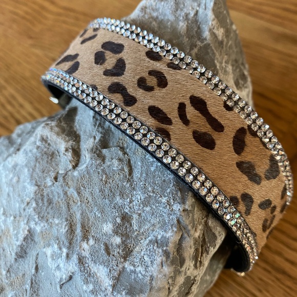 Stunning cuff with magnetic closure bracelet - Picture 5 of 5